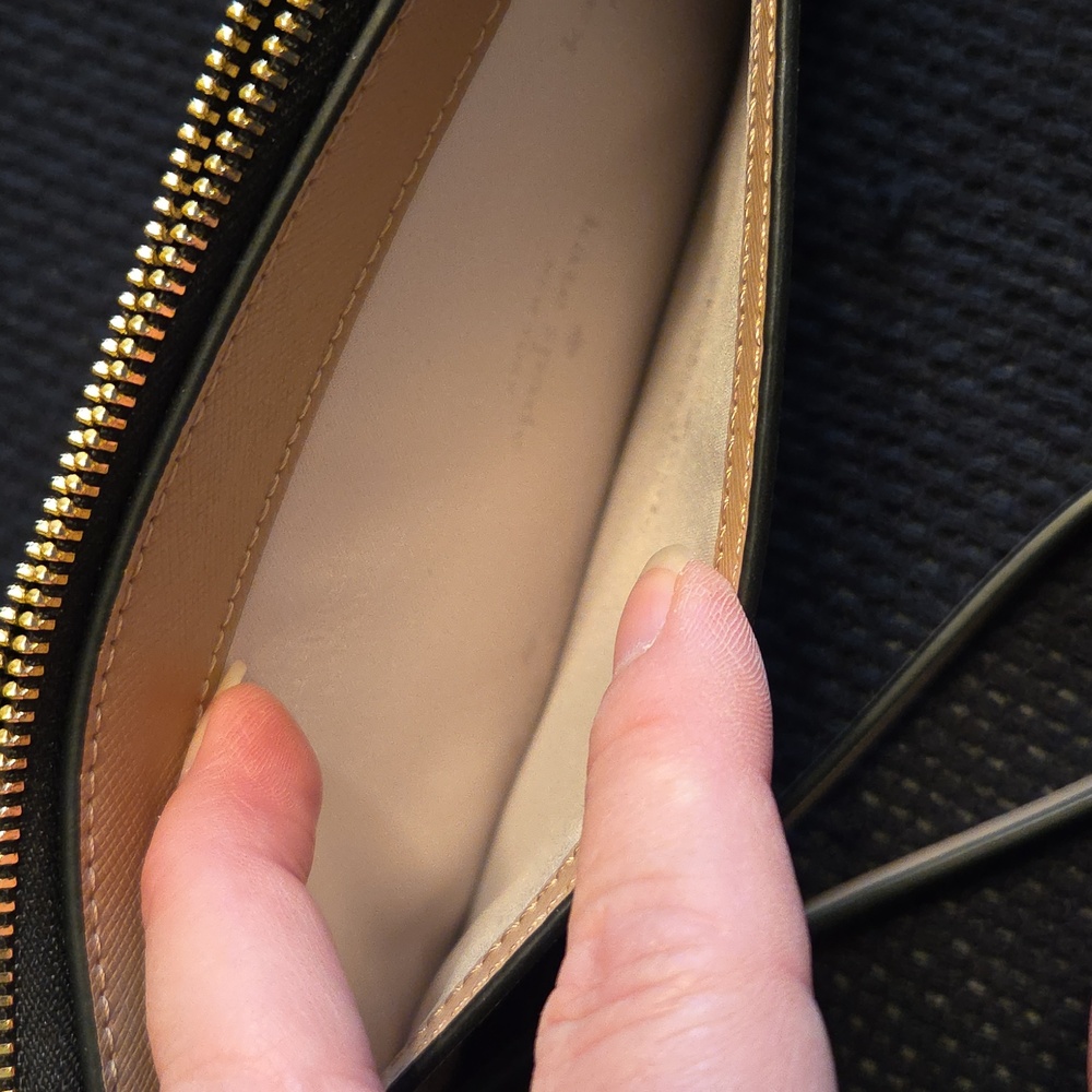 Kate Spade NWT Cream & Tan Wristlet w/Black Logo - Picture 6 of 8